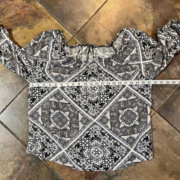 Unique Spectrum Women’s XL Geometric Patterned Blouse - Picture 7 of 11